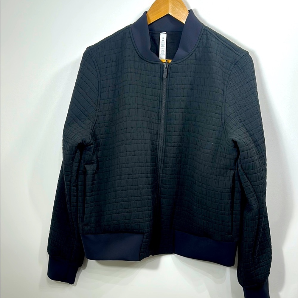 Lululemon Serene Travels Bomber reversible water repellent jacket size 12. NWOT.